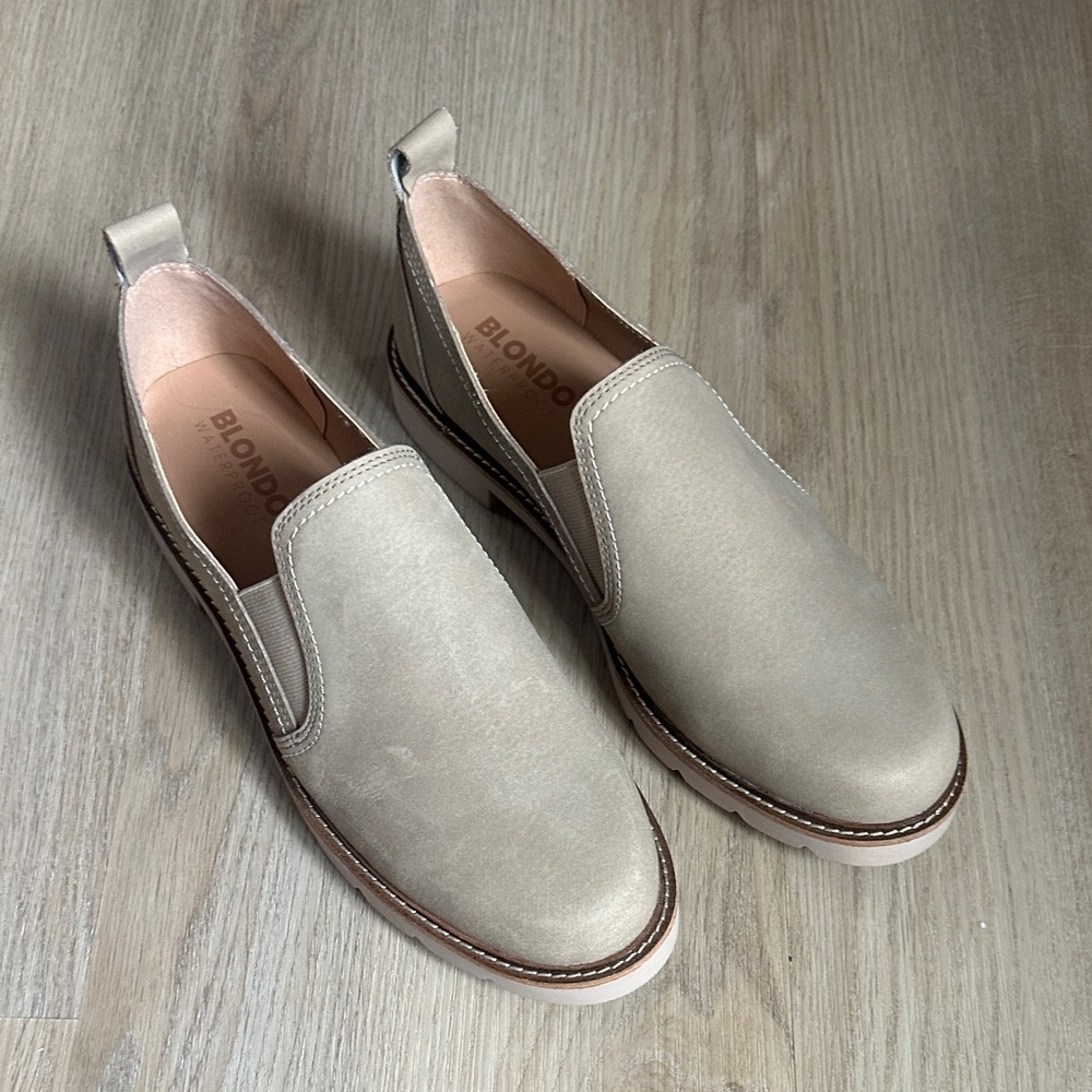Blondo Women’s Phoebe Sand Color Loafers